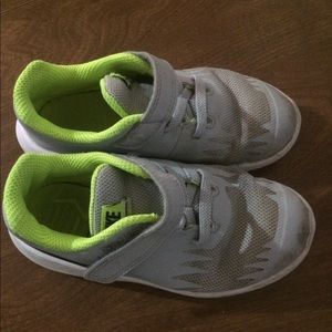Nike boy toddler shoes